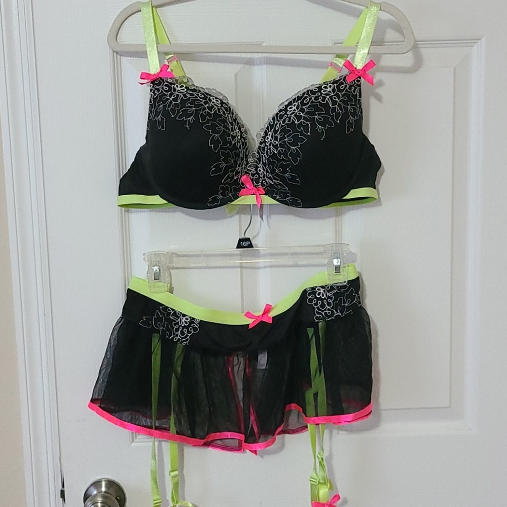 Cacique Lingerie set.